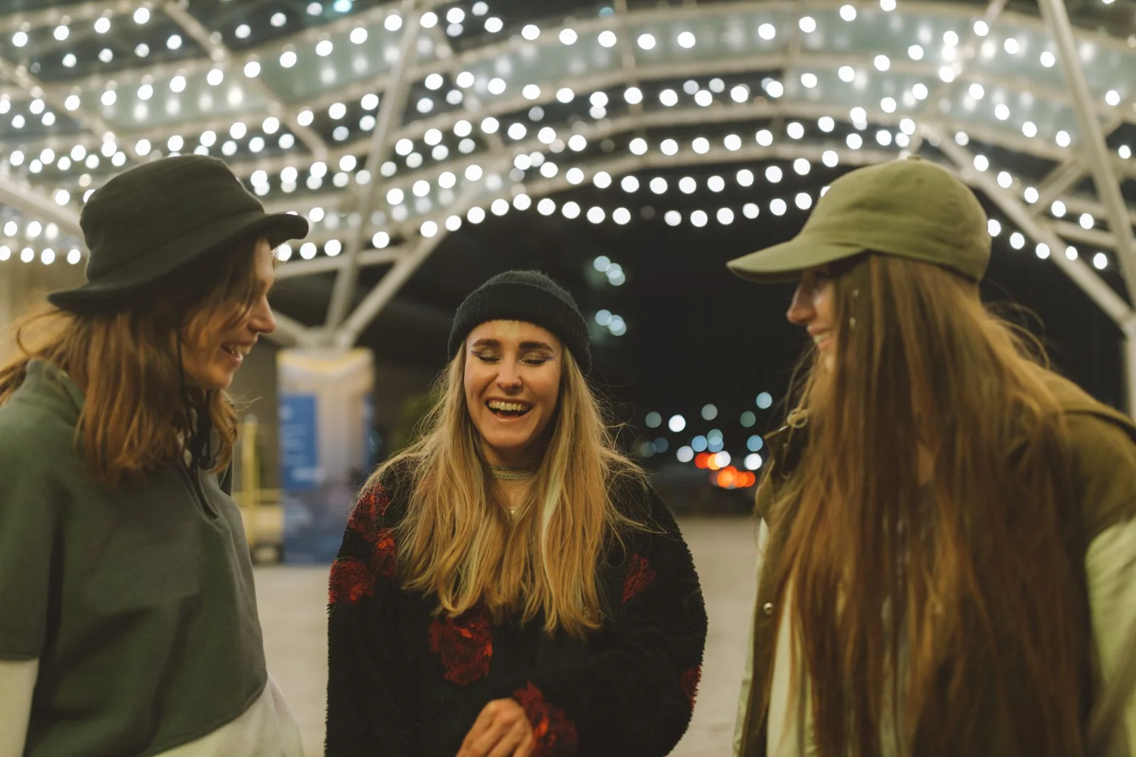 A group of friends out in the city in the evening