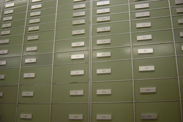 Džeimss Bonds un bankas laupīšana